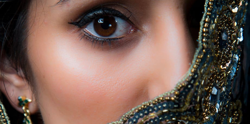 A stunning image of a beautiful Asian bride, captured by Lloyd Dunkley Photography